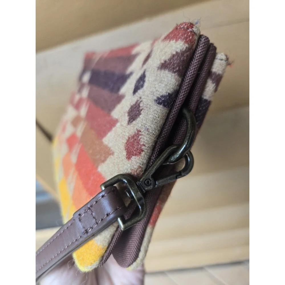 Pendleton Three Pocket Wool Leather Wristlet Southwestern Aztec Print NWOT